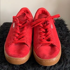 Red low top pumas